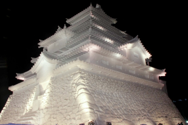 札幌雪祭りの雪像の作り方！いつまで残ってる？取り壊しは？